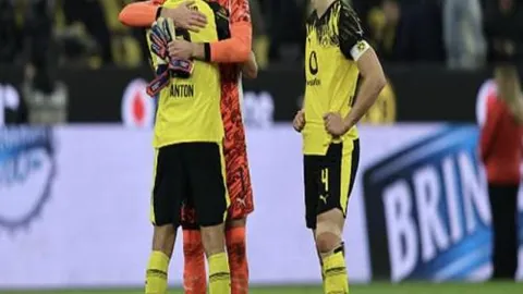 “12月成都国际乒联混合团体世界杯启幕，王楚钦、孙颖莎代表中国亮相，央视新闻客户端实时报道”